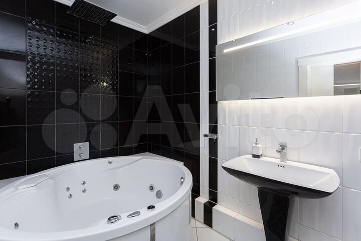 2-к. квартира, 77,9 м², 1/4 эт.