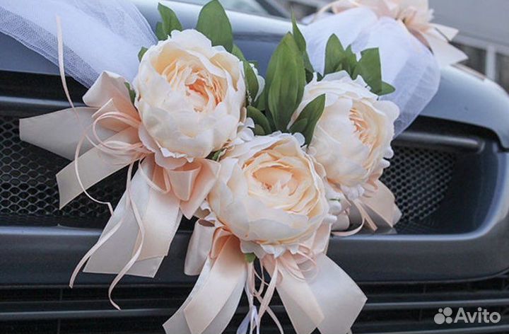 Свадебное украшение на машину