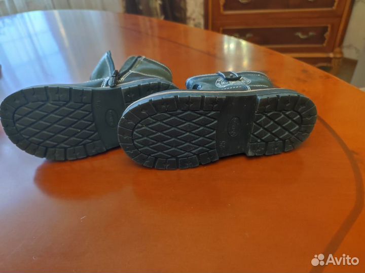 Продам осенние ботинки Антилопа р.25