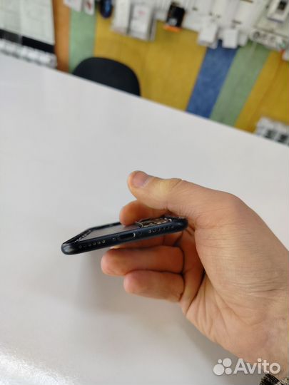 Корпус со шлейфами на iPhone 7