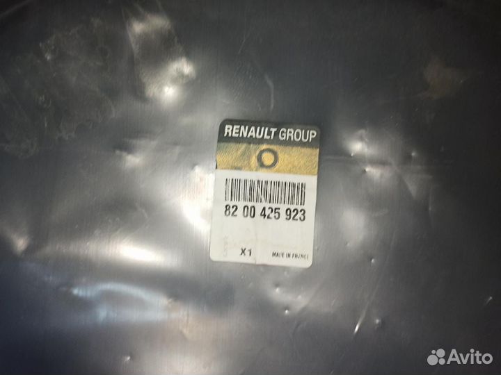 Молдинг лобового стекла Renault Kangoo2 8200425923