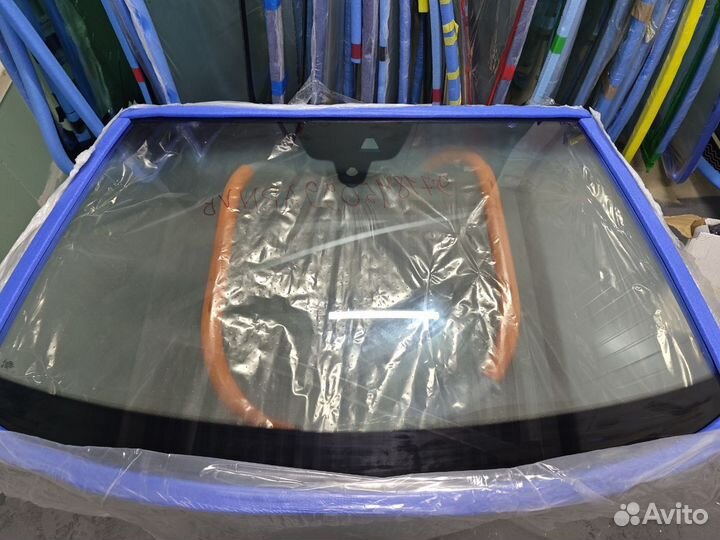 Лобовое стекло на Porsche Panamera от 2016