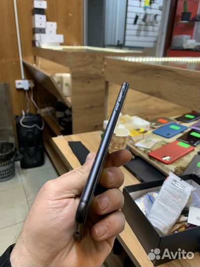 iPhone 8 Plus, 64 ГБ