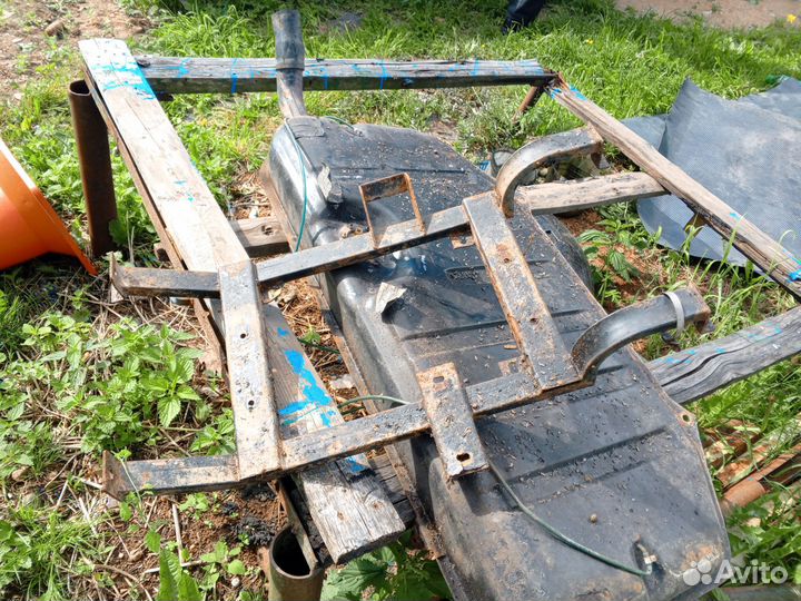 Бензобак нива 21213