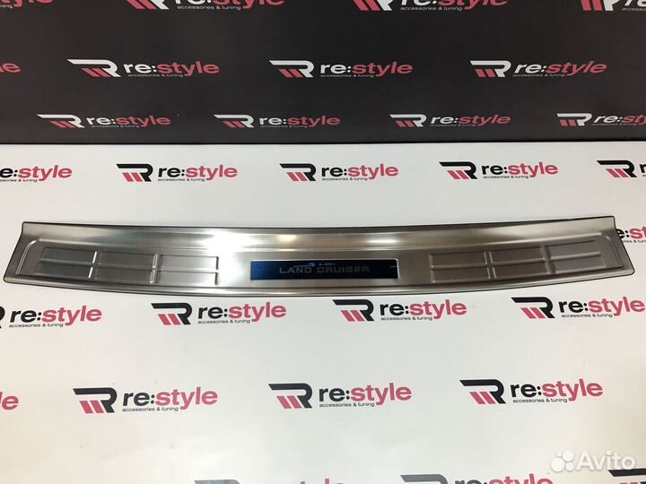 Накладка заднего бампера Toyota Land Cruiser 200