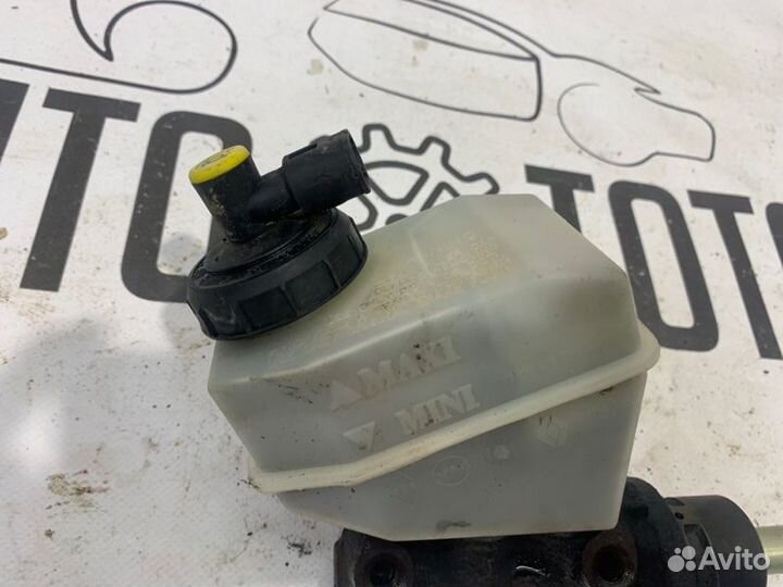 Главный тормозной цилиндр Renault Symbol K7JA700