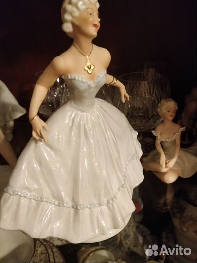 Статуэтка Германия танцовщица фарфор Реверанс