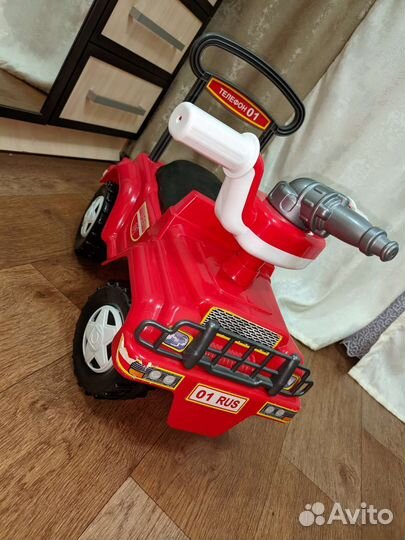 Детская машинка каталка с ручкой