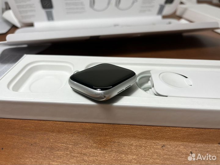 Часы apple watch se 44mm