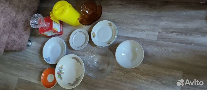 Вазы, тарелки. Графин