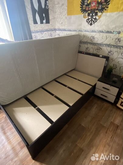 Кровать односпальная с матрасом