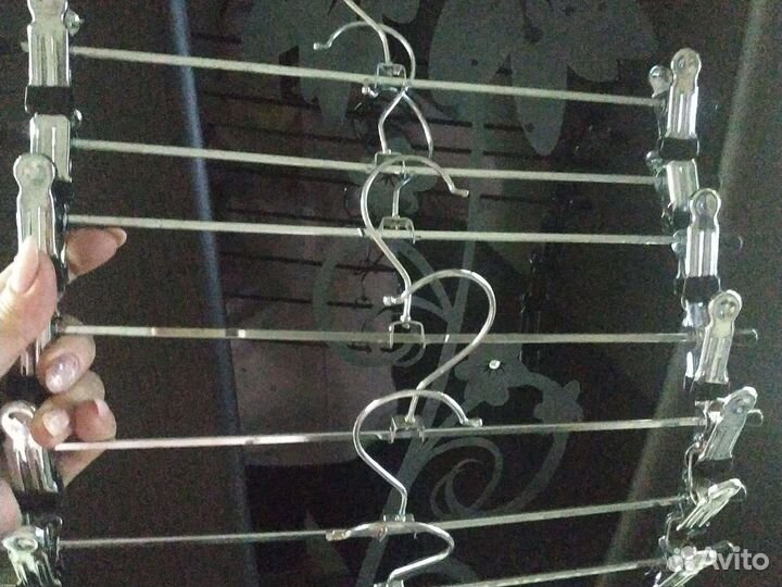 Вешалки металлические и пластмассовые