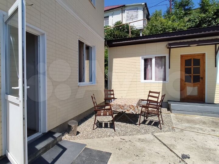 Дом 200 м² на участке 6,8 сот.