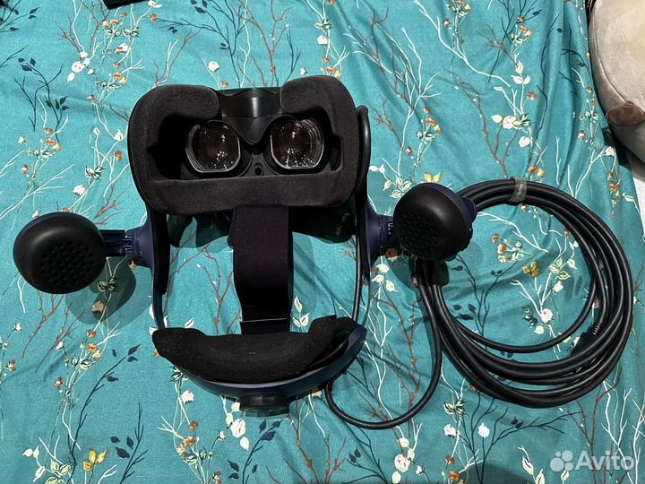 HTC Vive Pro 2 / Шлем виртуальной реальности