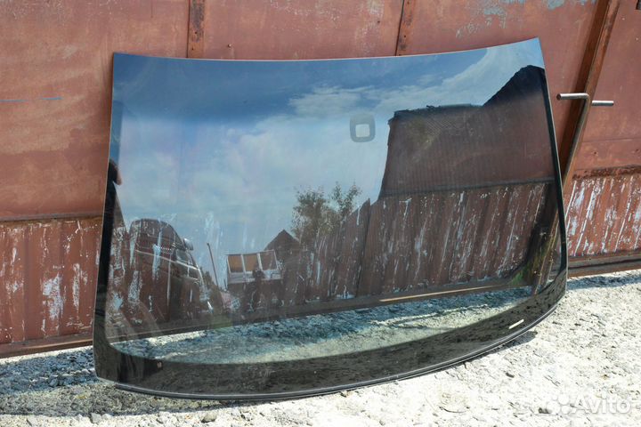 Стекло лобовое fyaio VW touareg 1 2005г