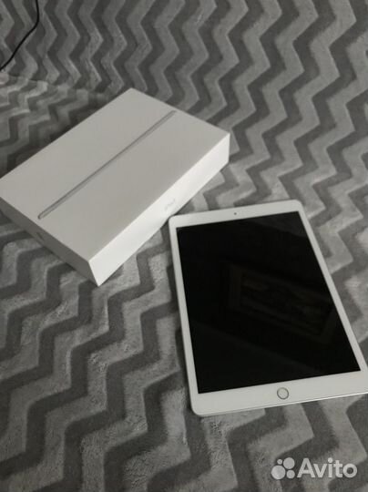 Apple iPad 8 (2020) Wi-Fi + LTE