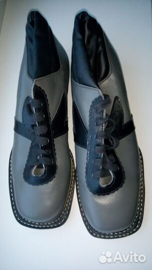 Лыжные ботинки +дополнительно лыжи с креплением