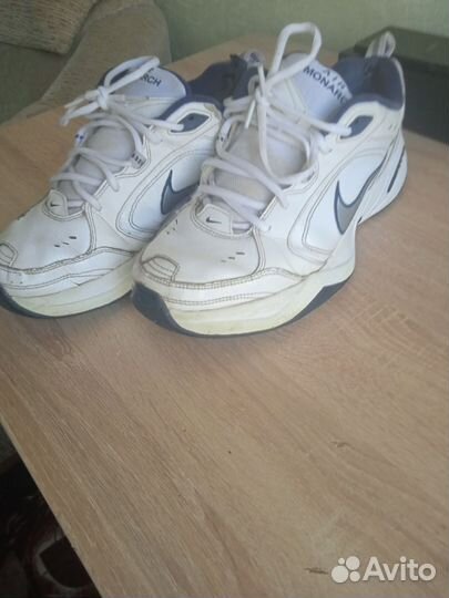 Nike air monarch 4
