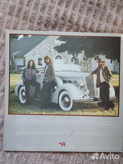 Bee Gees – Living Eyes