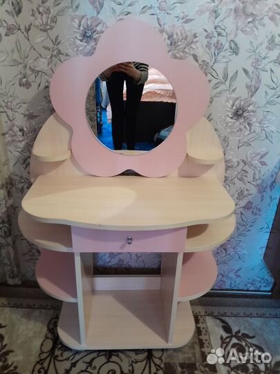 Детский туалетный столик для девочки