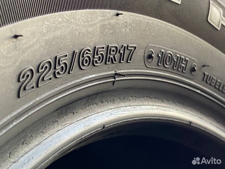 Bridgestone Dueler H/T 687 225/65 R17
