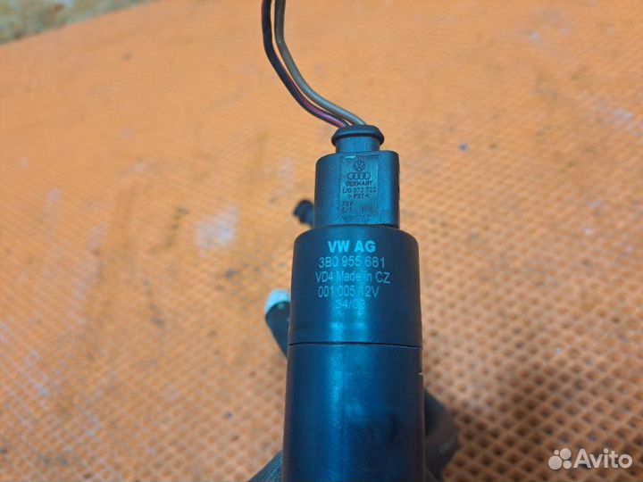 Насос омывателя фар Audi Q7 4L BHK 2009