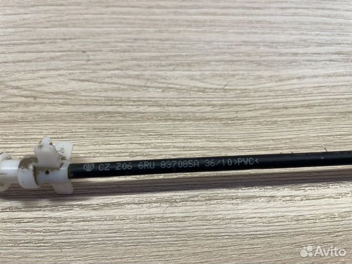 Трос замка двери передний Volkswagen Polo