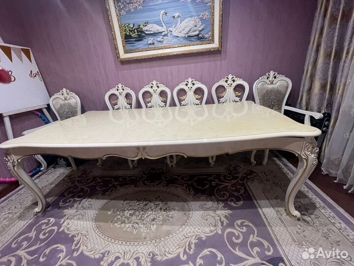 Стол со стульями