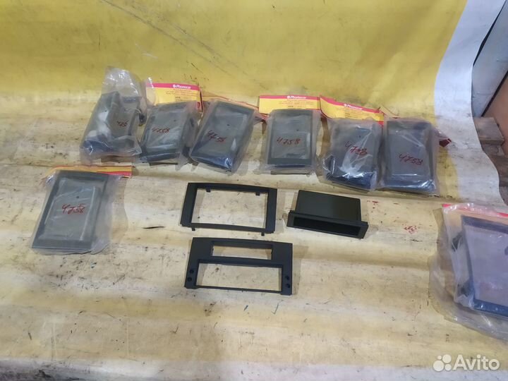 Накладка рамка магнитолы wv touareg 10-18