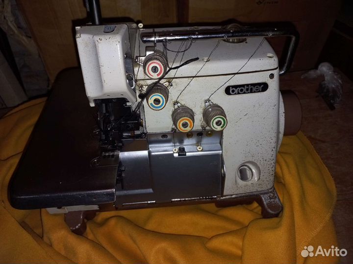 Промышленный оверлок Brother MA4-B551