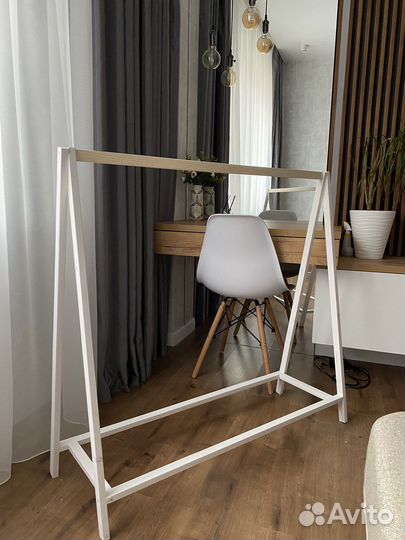 Вешалка напольная деревянная