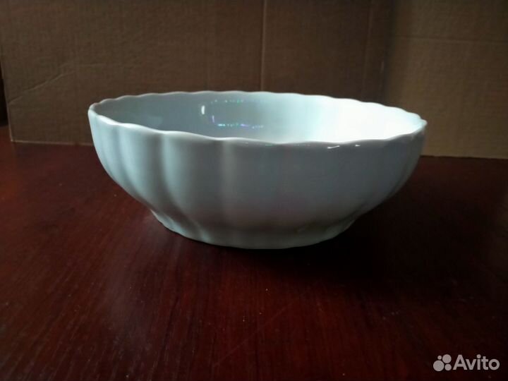 Массивный фарфоровый салатник. Ретро
