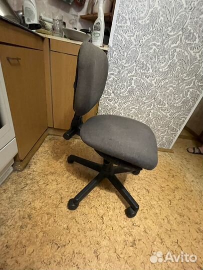 Компьютерное кресло и стенка бу