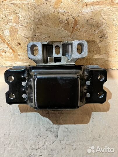 Подушка двигателя Volkswagen touran 09