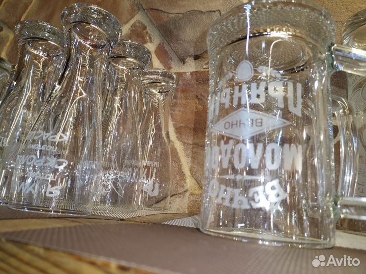 Стаканы и кружки под пиво