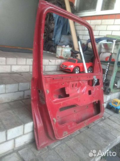 Дверь машины