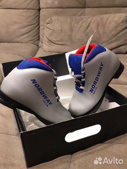 Лыжные ботинки