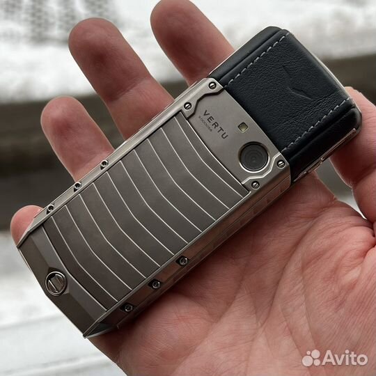 Vertu Ascent 2010, 32 ГБ