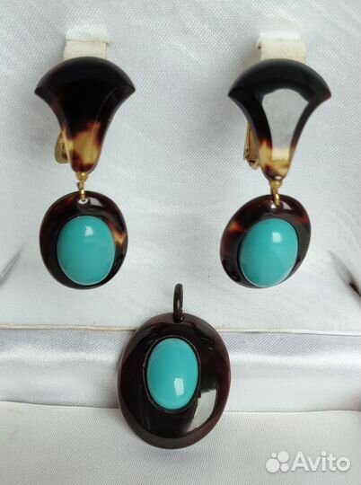 Комплект из клипс и кулона из панциря, Япония