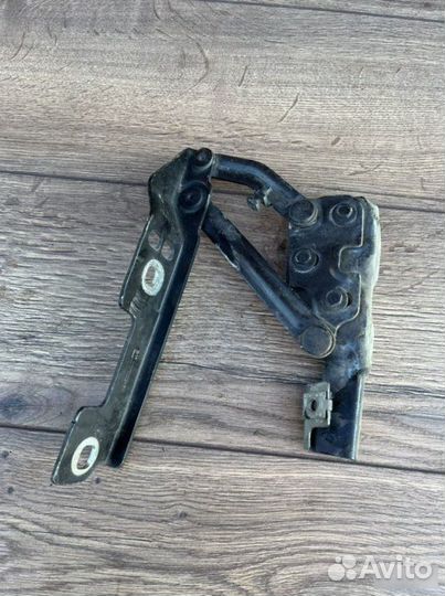 Петля капота правая Opel Astra GTC 1.4 2012