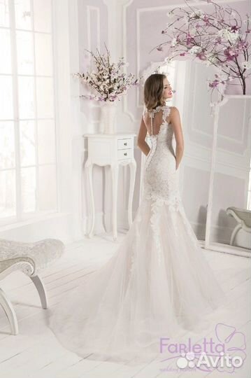 Свадебное платье со шлейфом 42 размер