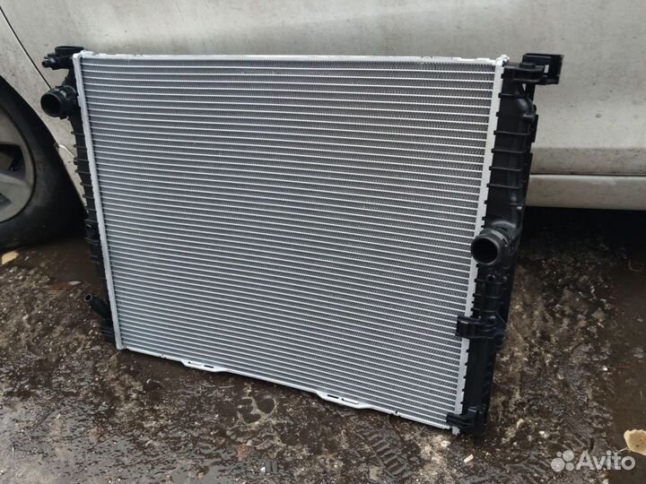 Радиатор охлаждения BMW G30 17118650745