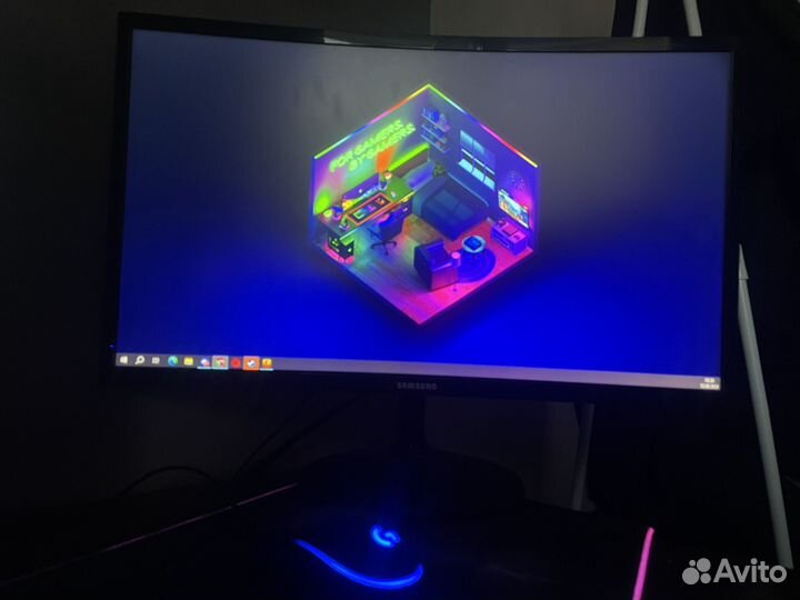 Изогнутый монитор samsung LC27F390fhixru