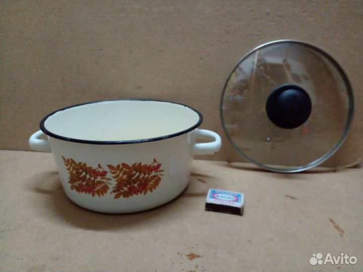 Кастрюля эмалированная