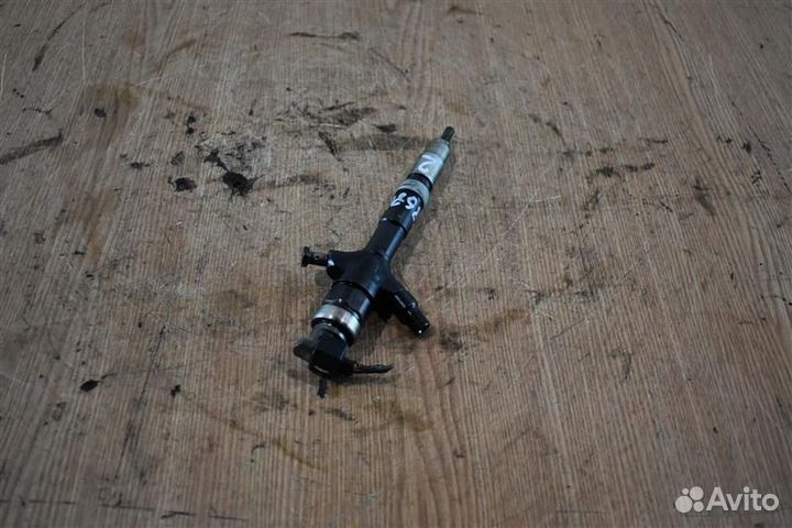 Форсунка топливная Toyota Avensis универсал