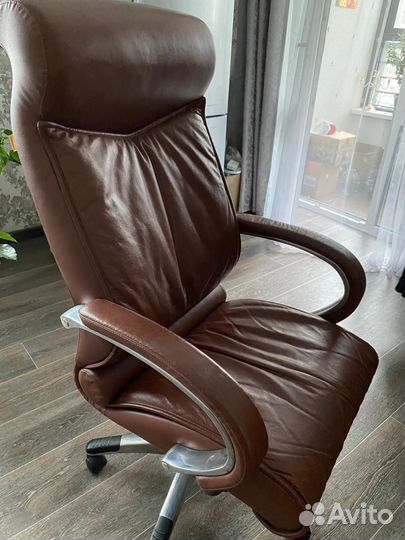 Офисное кресло