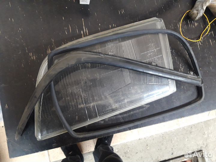 Стекло на фару мерседес w 140