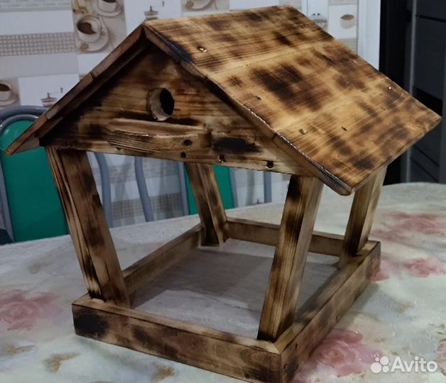 Кормушка для птиц из дерева