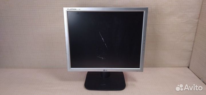 Монитор б/у 17