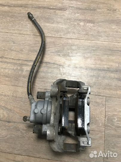 Суппорт тормозной задний левый Mercedes S 500